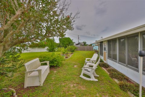 House in Sun City Center, Florida 2 bedrooms, 130.25 sq.m. № 1904068 - photo 15