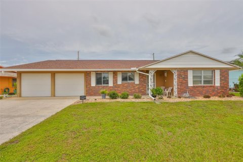 Casa en venta en Sun City Center, Florida, 2 dormitorios, 130.25 m2 № 1904068 - foto 1