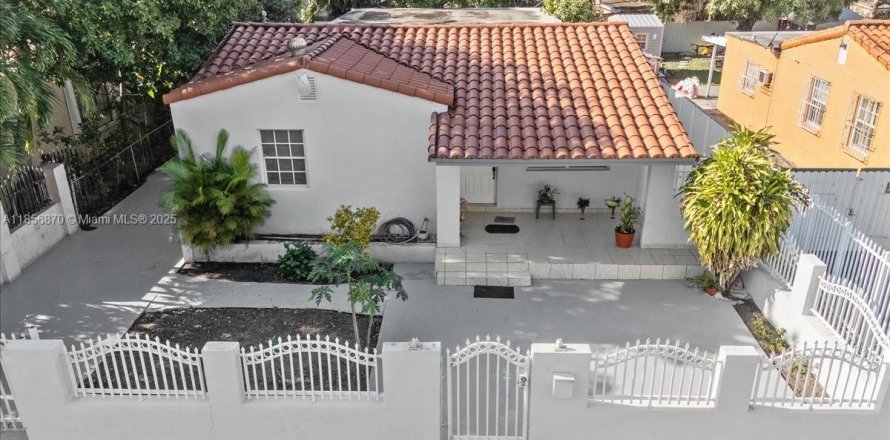 House in Miami, Florida 4 bedrooms, 246.38 sq.m. № 2022653
