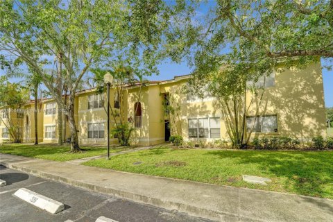 Copropriété à louer à Sunrise, Floride: 2 chambres, 98.94 m2 № 1957189 - photo 4