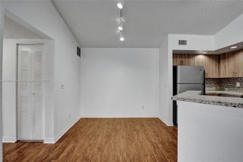 Copropriété à louer à Sunrise, Floride: 2 chambres, 98.94 m2 № 1957189 - photo 29