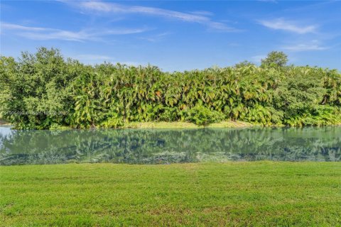 Copropriété à louer à Sunrise, Floride: 2 chambres, 98.94 m2 № 1957189 - photo 6