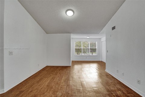 Copropriété à louer à Sunrise, Floride: 2 chambres, 98.94 m2 № 1957189 - photo 18