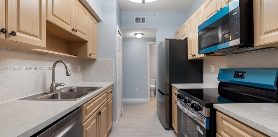 Condominio en Davie, Florida, 3 dormitorios  № 2153782