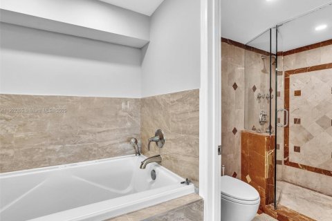 Condo in North Miami Beach, Florida, 2 bedrooms  № 1953736 - photo 20