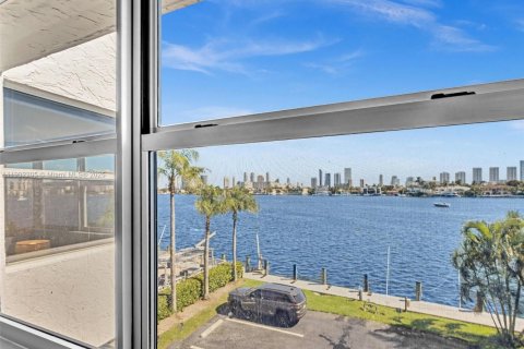 Condo in North Miami Beach, Florida, 2 bedrooms  № 1953736 - photo 26