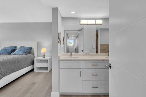 Condo in North Miami Beach, Florida, 2 bedrooms  № 1953736 - photo 17