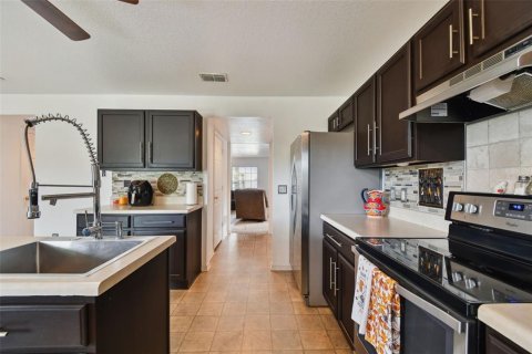 House in Land O' Lakes, Florida 4 bedrooms, 278.89 sq.m. № 1845215 - photo 12