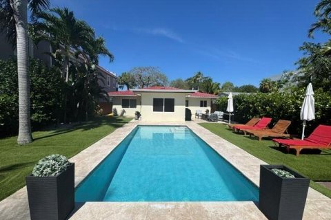 House in Fort Lauderdale, Florida 3 bedrooms, 118.17 sq.m. № 2083347