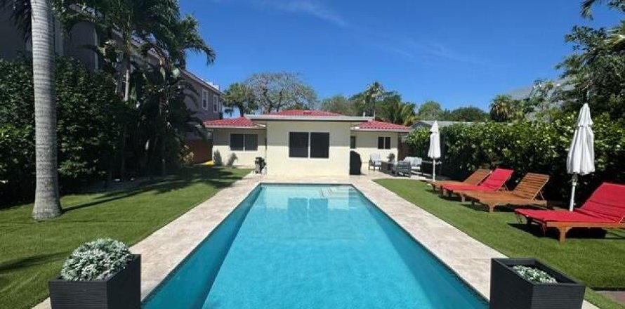 House in Fort Lauderdale, Florida 3 bedrooms, 118.17 sq.m. № 2083347