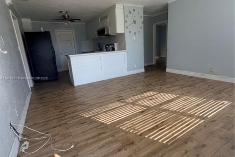 Casa en alquiler en Hollywood, Florida, 3 dormitorios, 87.42 m2 № 1974516 - foto 2