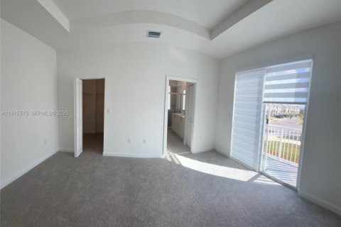 Снять в аренду таунхаус в Хомстед, Флорида 4 спальни, 167.6м2, № 2034227 - фото 7