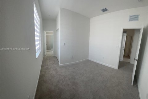 Снять в аренду таунхаус в Хомстед, Флорида 4 спальни, 167.6м2, № 2034227 - фото 10