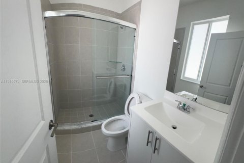 Снять в аренду таунхаус в Хомстед, Флорида 4 спальни, 167.6м2, № 2034227 - фото 11