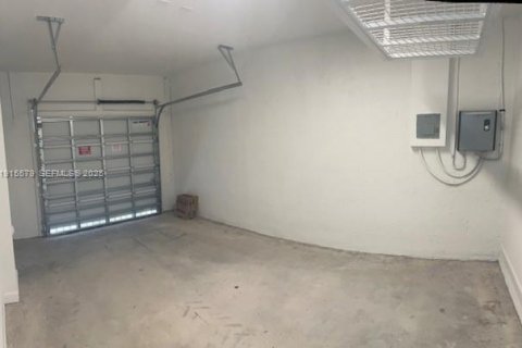 Снять в аренду таунхаус в Хомстед, Флорида 4 спальни, 167.6м2, № 2034227 - фото 15