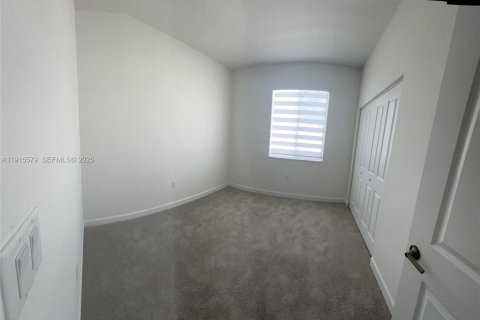 Снять в аренду таунхаус в Хомстед, Флорида 4 спальни, 167.6м2, № 2034227 - фото 13