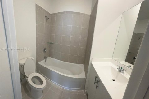 Снять в аренду таунхаус в Хомстед, Флорида 4 спальни, 167.6м2, № 2034227 - фото 14