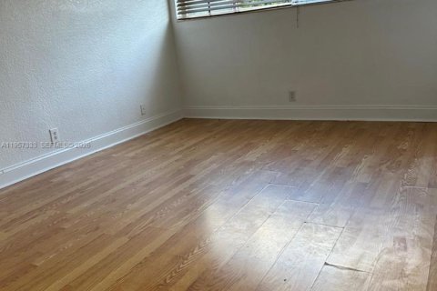 Condominio en alquiler en Bay Harbor Islands, Florida, 3 dormitorios, 130.81 m2 № 2011271 - foto 10