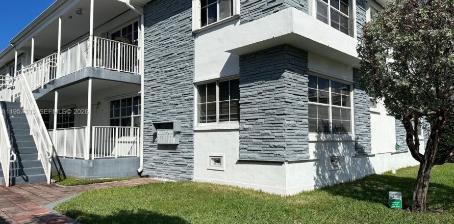 Condominio en Bay Harbor Islands, Florida, 3 dormitorios  № 2011271