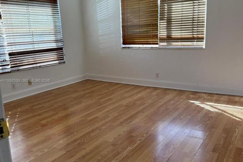 Condominio en alquiler en Bay Harbor Islands, Florida, 3 dormitorios, 130.81 m2 № 2011271 - foto 12