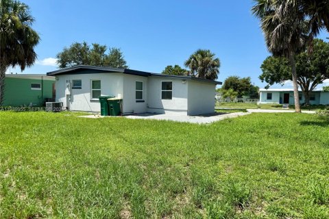 Дом в Порт-Шарлотт, Флорида 2 спальни, 64.57м2 № 1996893