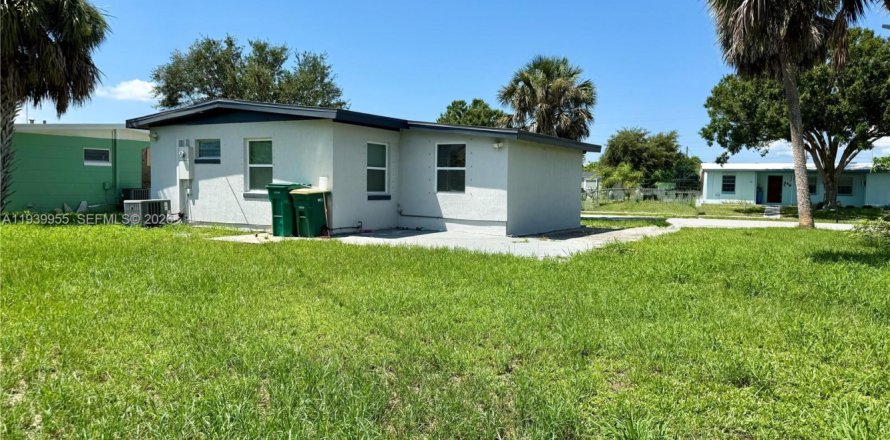 Дом в Порт-Шарлотт, Флорида 2 спальни, 64.57м2 № 1996893