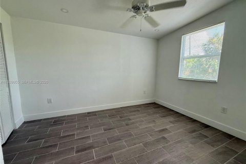 Купить виллу или дом в Порт-Шарлотт, Флорида 2 спальни, 64.57м2, № 1996893 - фото 11