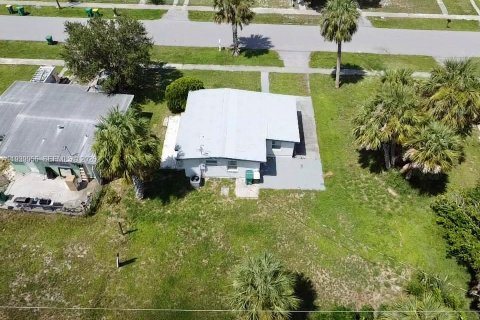 Купить виллу или дом в Порт-Шарлотт, Флорида 2 спальни, 64.57м2, № 1996893 - фото 27