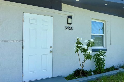 Купить виллу или дом в Порт-Шарлотт, Флорида 2 спальни, 64.57м2, № 1996893 - фото 4