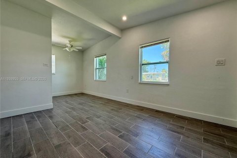 Купить виллу или дом в Порт-Шарлотт, Флорида 2 спальни, 64.57м2, № 1996893 - фото 12