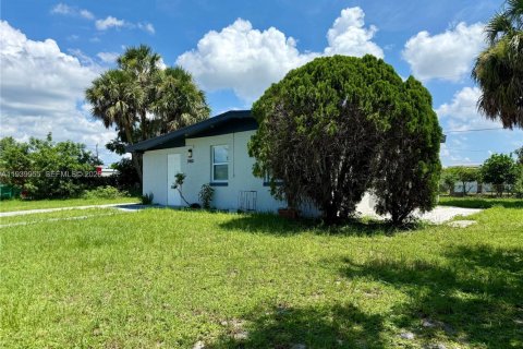 Купить виллу или дом в Порт-Шарлотт, Флорида 2 спальни, 64.57м2, № 1996893 - фото 5