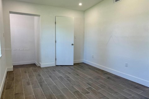 Купить виллу или дом в Порт-Шарлотт, Флорида 2 спальни, 64.57м2, № 1996893 - фото 7