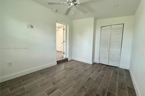 Купить виллу или дом в Порт-Шарлотт, Флорида 2 спальни, 64.57м2, № 1996893 - фото 9