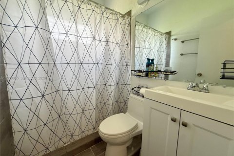 Купить виллу или дом в Порт-Шарлотт, Флорида 2 спальни, 64.57м2, № 1996893 - фото 21