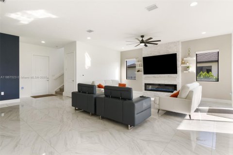 House in Ave Maria, Florida 4 bedrooms, 294.22 sq.m. № 2013953 - photo 12