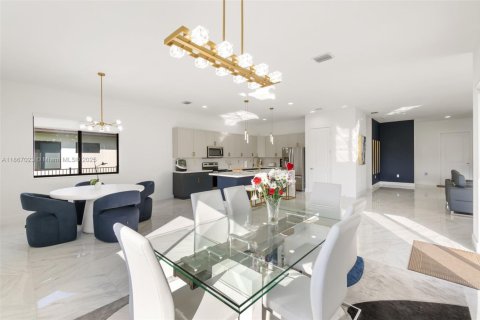 House in Ave Maria, Florida 4 bedrooms, 294.22 sq.m. № 2013953 - photo 3