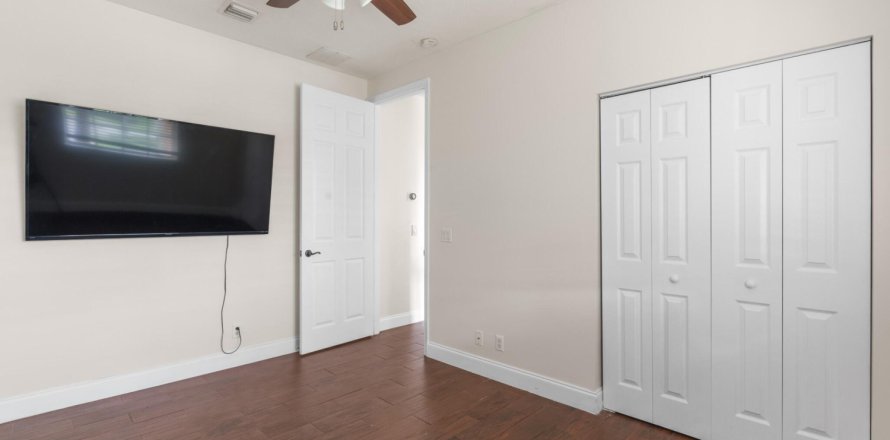 Casa en Lake Worth, Florida 5 dormitorios, 324.14 m2 № 1228656