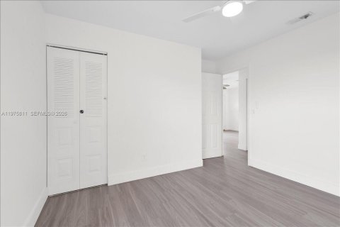 Купить виллу или дом в Порт-Сент-Луси, Флорида 3 спальни, 132.39м2, № 2038343 - фото 23