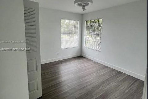 House in Port St. Lucie, Florida 3 bedrooms, 90.58 sq.m. № 2038343 - photo 14