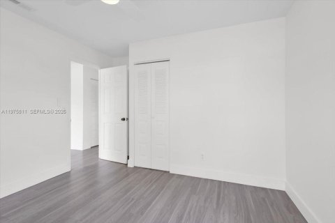 Купить виллу или дом в Порт-Сент-Луси, Флорида 3 спальни, 132.39м2, № 2038343 - фото 21