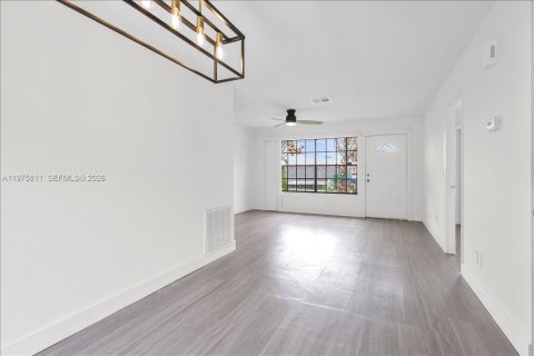 Купить виллу или дом в Порт-Сент-Луси, Флорида 3 спальни, 132.39м2, № 2038343 - фото 18