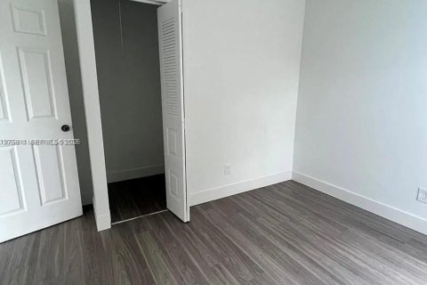 House in Port St. Lucie, Florida 3 bedrooms, 90.58 sq.m. № 2038343 - photo 11