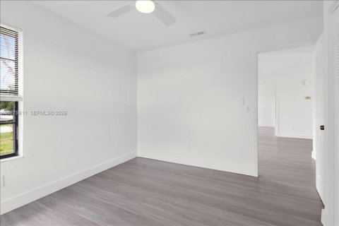 Купить виллу или дом в Порт-Сент-Луси, Флорида 3 спальни, 132.39м2, № 2038343 - фото 20