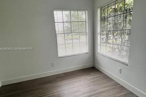 House in Port St. Lucie, Florida 3 bedrooms, 90.58 sq.m. № 2038343 - photo 10