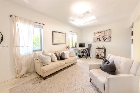 House in Fort Lauderdale, Florida 1 bedroom № 1892374 - photo 12