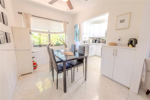 House in Fort Lauderdale, Florida 1 bedroom № 1892374 - photo 14