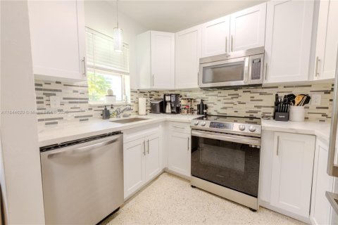 House in Fort Lauderdale, Florida 1 bedroom № 1892374 - photo 9