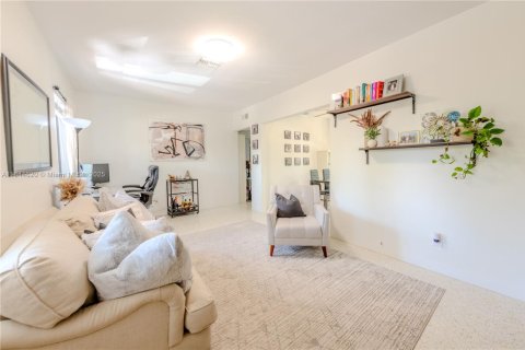 House in Fort Lauderdale, Florida 1 bedroom № 1892374 - photo 11