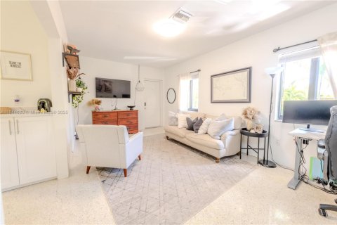 House in Fort Lauderdale, Florida 1 bedroom № 1892374 - photo 13
