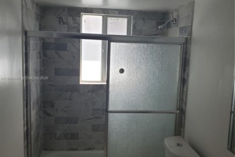 Copropriété à louer à Miami, Floride: 3 chambres, 100.8 m2 № 2024815 - photo 4
